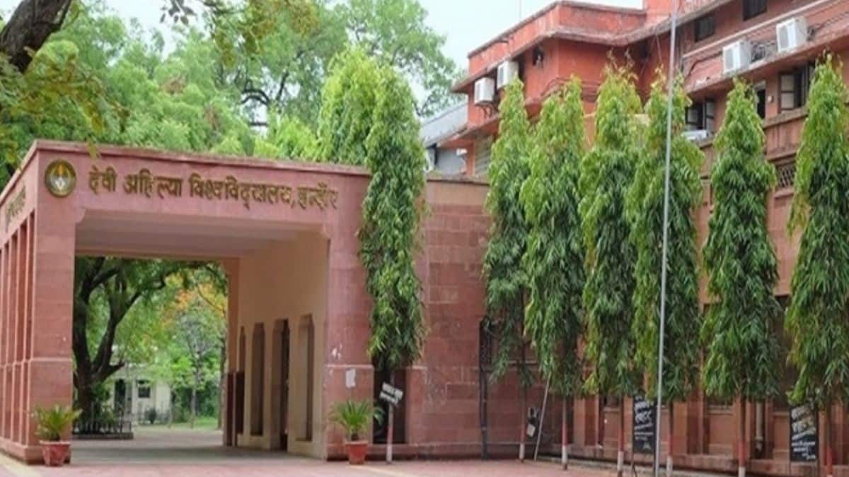 कुलगुरु डॉ. राकेश सिंघई ने बताया कि इस फैसले का उद्देश्य पूर्व अग्निवीरों की सहायता करना है।(इमेज-आधिकारिक वेबसाइट)