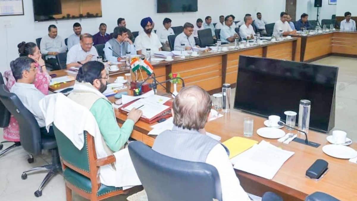 बयान में कहा गया है कि बैठक में 90 करोड़ रुपये से अधिक के सर्विस से जुड़े कामों को मंजूंरी दी गई।