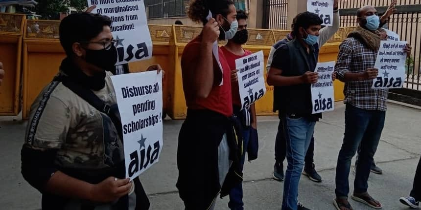 Students_protesting_for_stipend