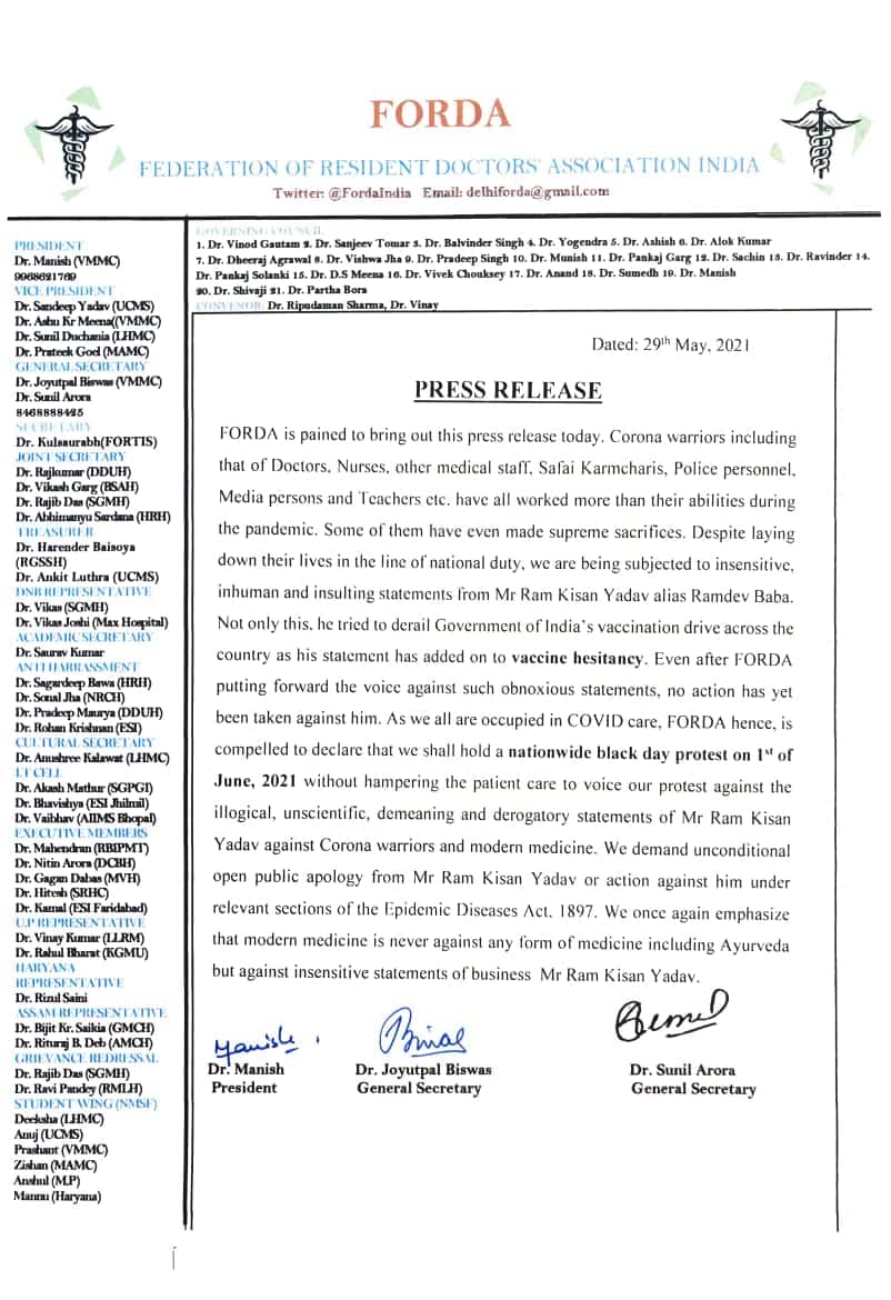 Medical%20students%2Cinternts%2C%20join%20black%20day%20protest%20against%20Baba%20Ramdev