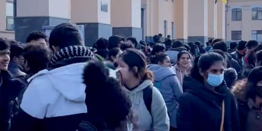 Russia-Ukraine War: Medical students wait to buy tickets to Hungary at Chop (Image: Student)