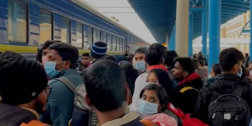 Russia-Ukraine War: Students wait for train to take them out of Zaporizhzhia (Image Courtesy: Student)