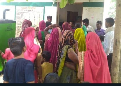 UP-Aadhaar-Card-Admission-Government-School-Lambhua-BRC-Crowd-Featured-Image