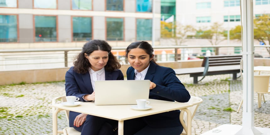 businesswomen-with-laptop-outdoor-cafe