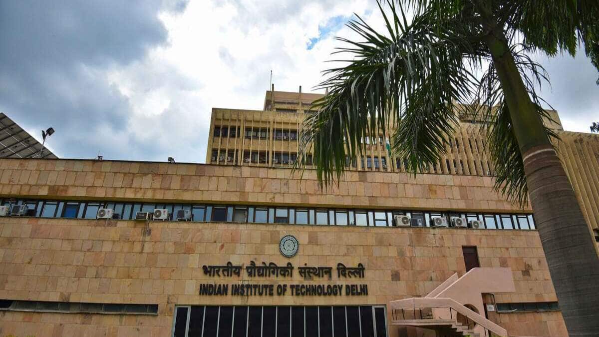 The JEE Main 2026 session 1 will be conducted from January 21 to 30, while session 2 will be held from April 2 to 9.