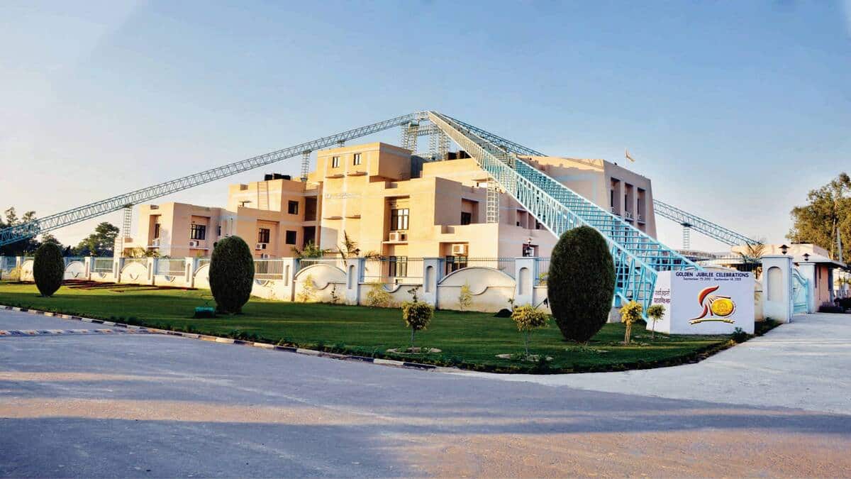 JEE Main 2026 session 1 is scheduled from January 21 to 30. 