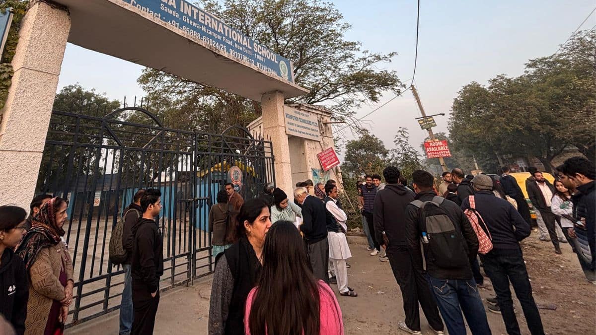 IIM CAT slot 1 entry gates closed. 