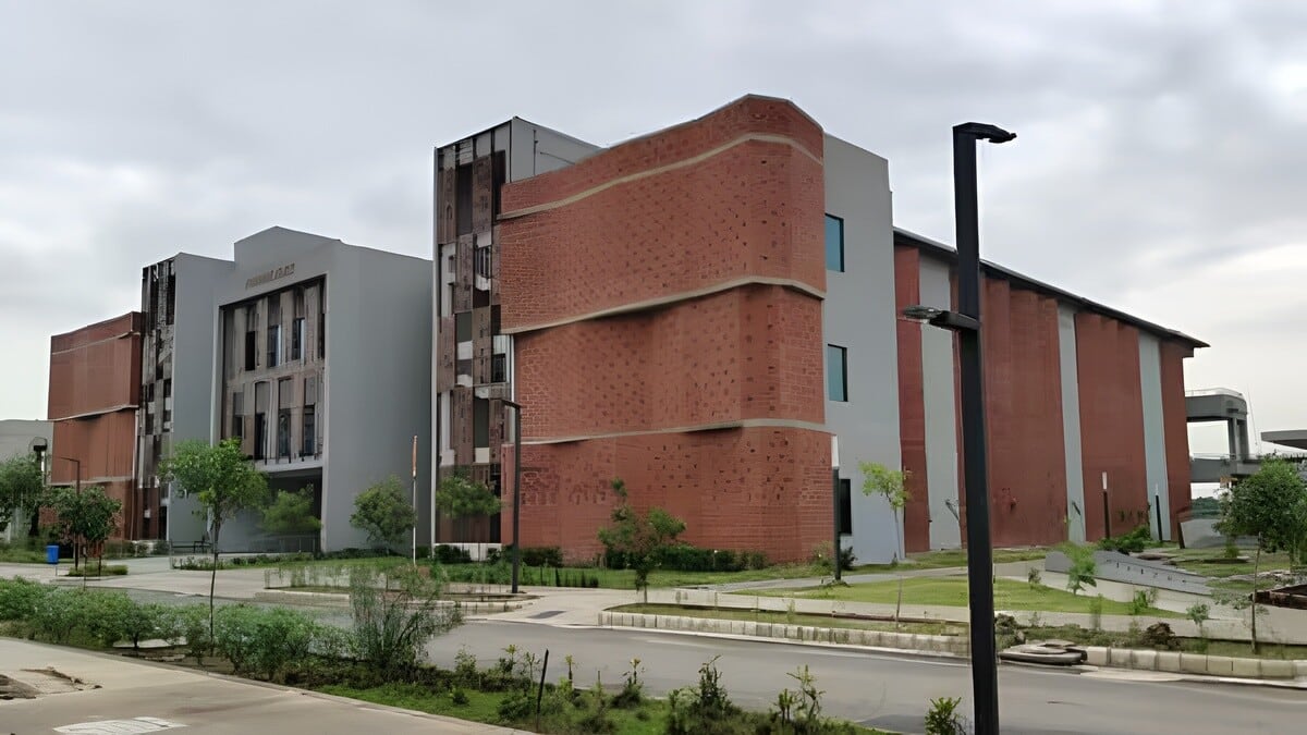 The login link to view and download the CAT 2025 scorecard will be available from 6 pm. 