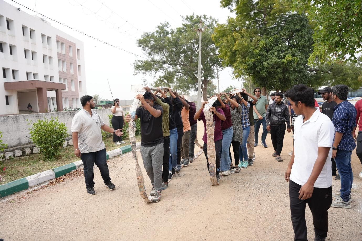 A group of people standing on a road

AI-generated content may be incorrect.