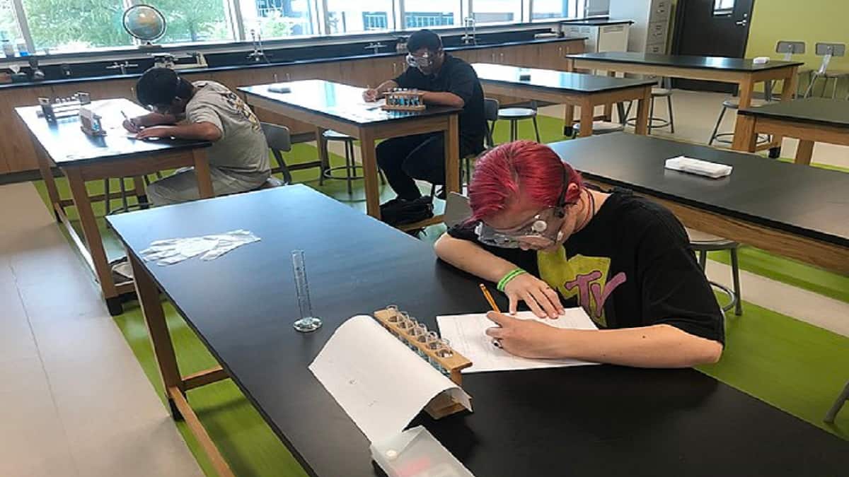 MHT CET exams 2025 for physics, chemistry and mathematics is ongoing. 