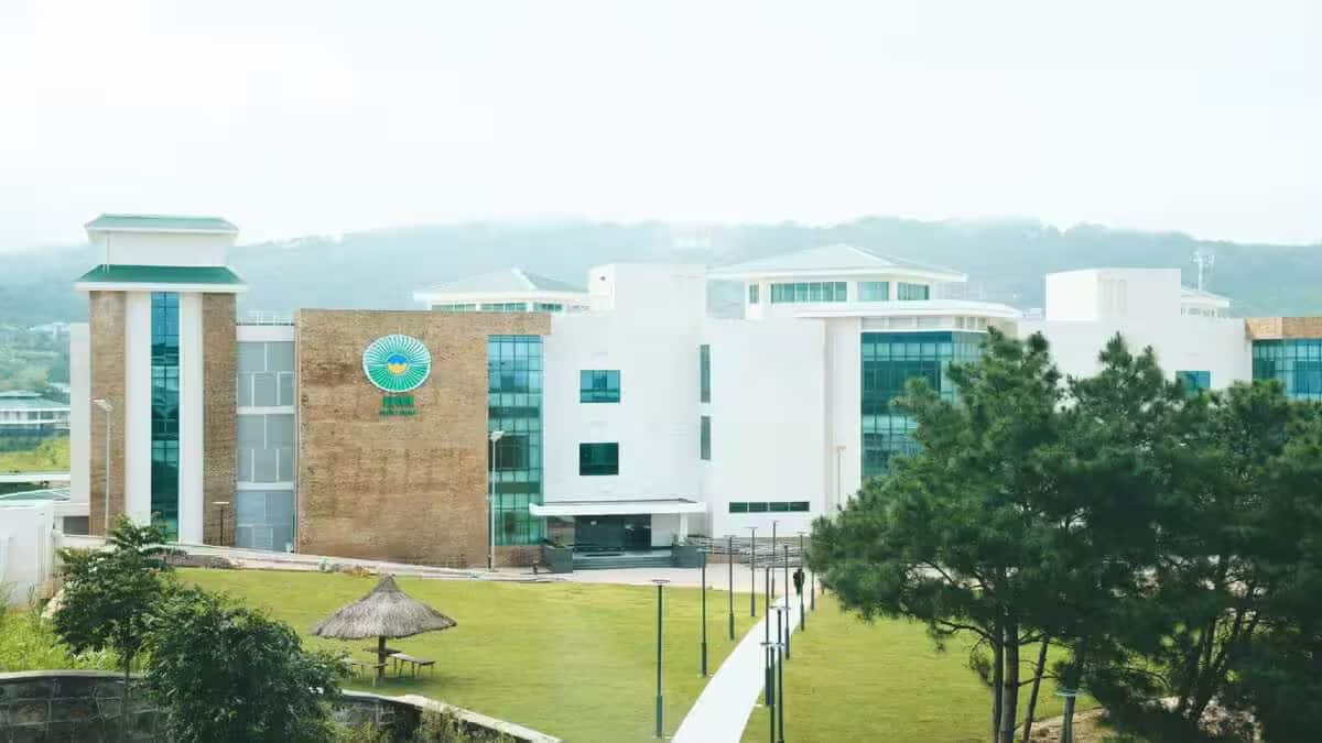 The official website, iimcat.ac.in, will be updated soon for the 2025 entrance exam.