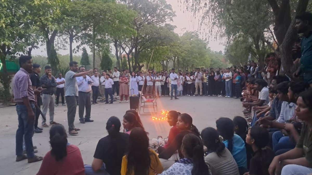 bbau-lko-lucknow-protests-student-death-hostel-food-featured-image