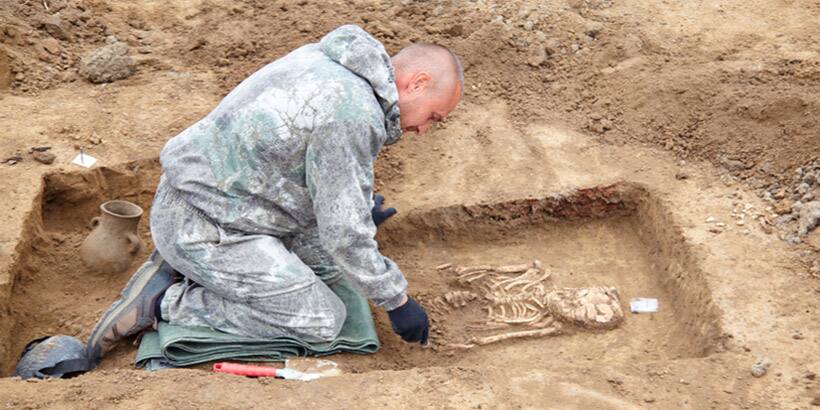 Who is a Archaeologist?