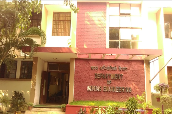 https://cache.careers360.mobi/media/colleges/social-media/media-gallery/117/2018/9/14/Engineering Block of Indian Institute of Technology Kharagpur_Campus-View.png