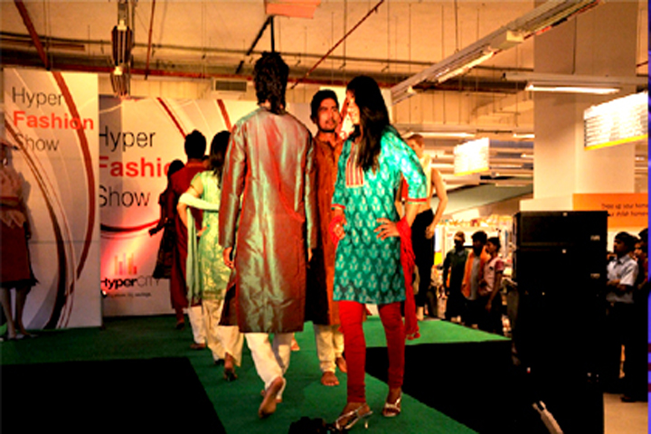 https://cache.careers360.mobi/media/colleges/social-media/media-gallery/13968/2016/8/3/National-School-of-Fashion-Arts-and-Design-Bangalore-8.jpg