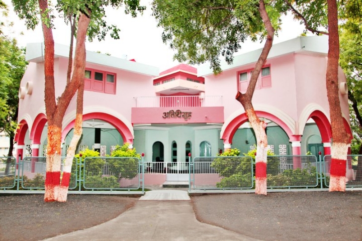https://cache.careers360.mobi/media/colleges/social-media/media-gallery/3052/2018/8/7/Shri-Sant-Gajanan-Maharaj-College-of-Engineering-Shegaon-Guest-House.jpg