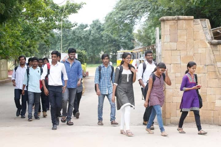 https://cache.careers360.mobi/media/colleges/social-media/media-gallery/4671/2018/5/7/CMR-College-of-Engineering-and-Technology-Hyderabad-7.JPG