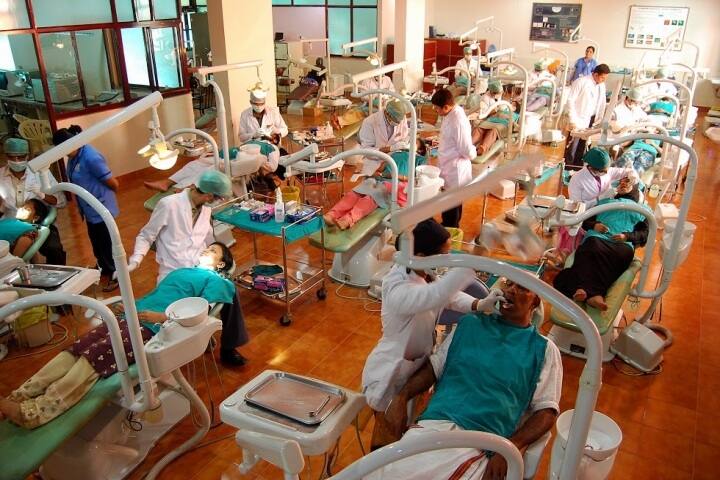 Smart People Do top dental clinic in Dwarka :)