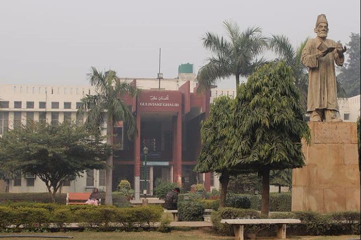 https://cache.careers360.mobi/media/colleges/social-media/media-gallery/596/2018/10/16/Gulistane Galib of Jamia Millia Islamia New Delhi_Campus-View.JPG