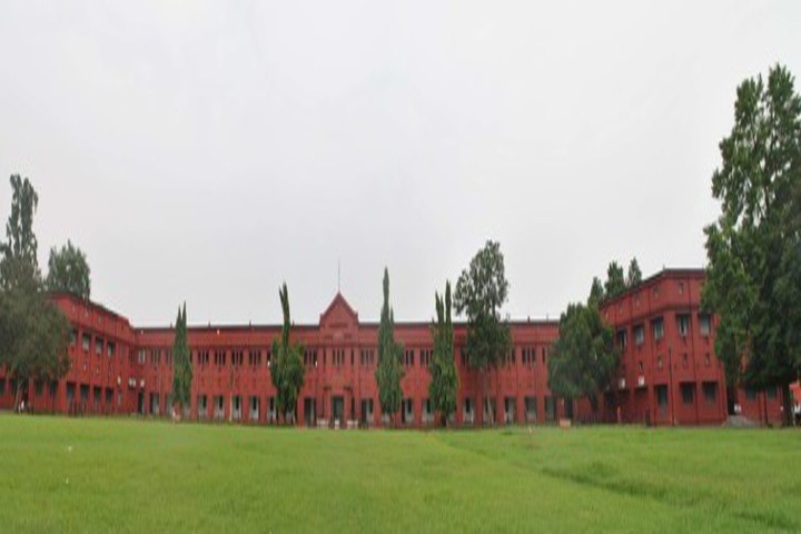 https://cache.careers360.mobi/media/colleges/social-media/media-gallery/671/2018/10/16/Campus View of Ravenshaw University Cuttack_Campus-View.jpg