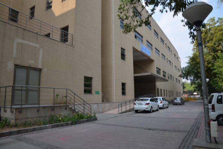 Faculty of Law DU