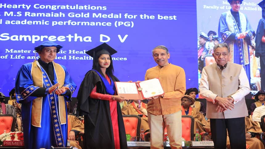 UGC Chairman Mamidala Jagadesh Kumar handing over degree to a student. (Image source: Official )