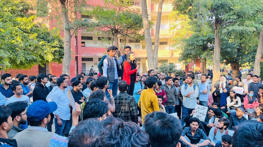 At 5.30 am in the morning, around 10 protesting students, including women, were detained in separate police stations by the Delhi Police. (Image source: AISA)