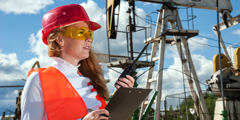 How to Become a Petroleum Engineer - Salary, Qualification, Skills, Role  and Responsibilities
