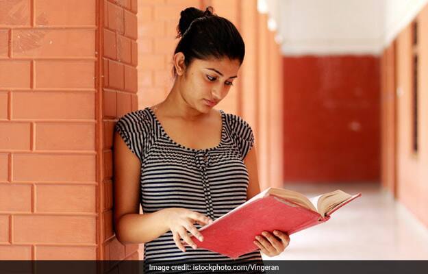 DU To Set Up Control Rooms To Receive Complaints From Students During Holi DU To Set Up Control Rooms To Receive Complaints From Students During Holi