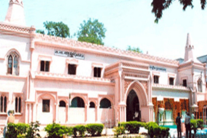 Uttar Pradesh deputy CM pays surprise visit to Agra medical college
