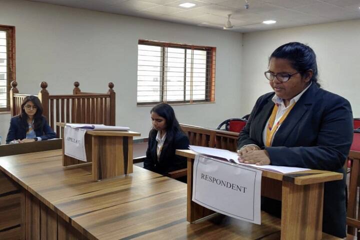 moot-court