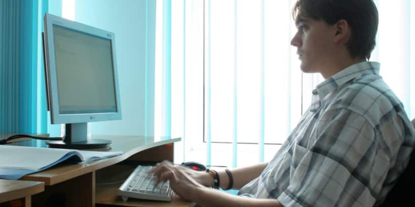How to Become a Data Entry Operator - Salary, Qualification, Skills ...