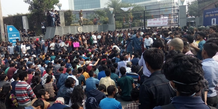 Student's protesting at the convocation venue on November 11 (Credit: JNUSU)