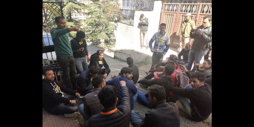 ABVP protesting against fake degrees  (Source: Twitter/ ABVP)