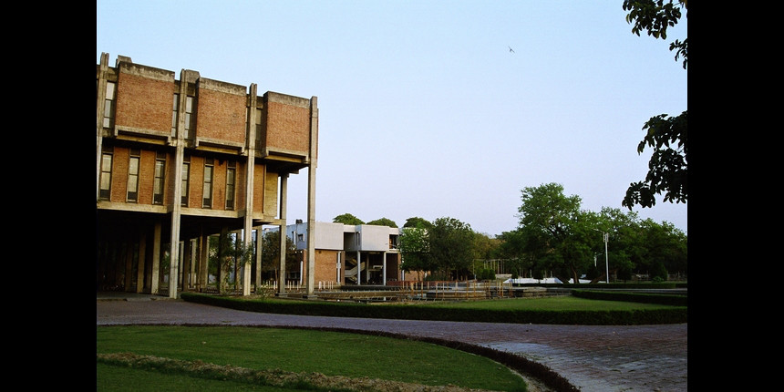 PK Kelkar Library, IIT Kanpur (Source: Wikimedia Commons)