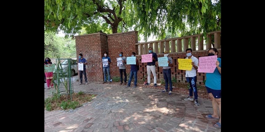 Students protesting against OBE outside Arts Faculty, DU (Source: AISA DU unit)