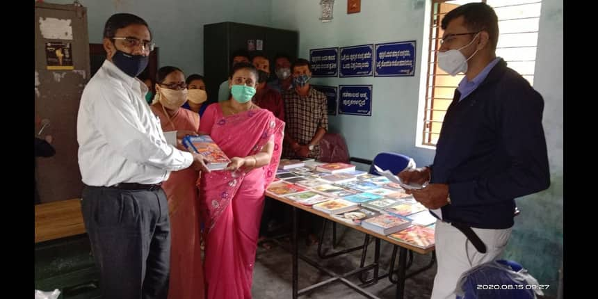 Gram Panchayat at Nagalapura, in Chikmaglur, gave books to the panchayat library on Independence Day  (Source: Twitter/Uma Mahadevan)