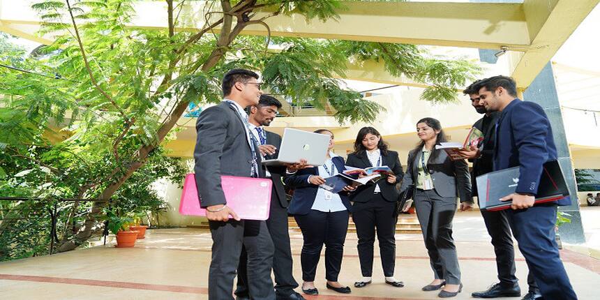 Expert tips on BBA, MBA by Dr Rajan Saxena, VC, NMIMS and Dr Atish Chattopadhyay, VC, Vijaybhoomi University