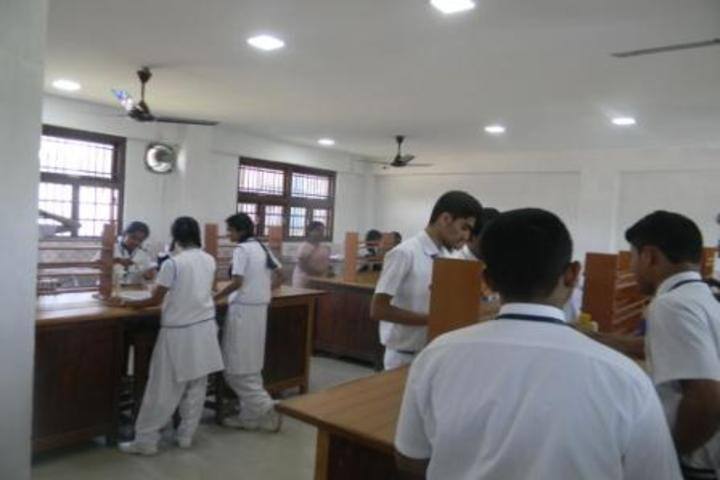 Kamaraj English Medium School-Chemistry Lab