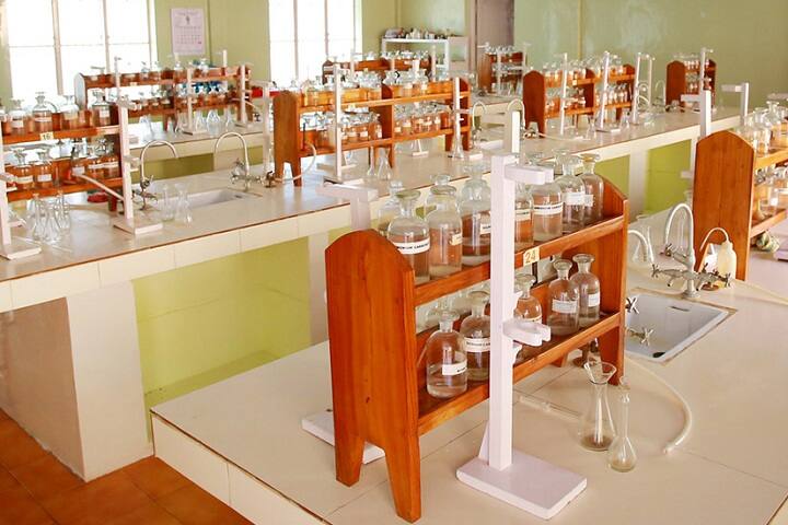 Viswabharathy Public School-Chemistry Lab
