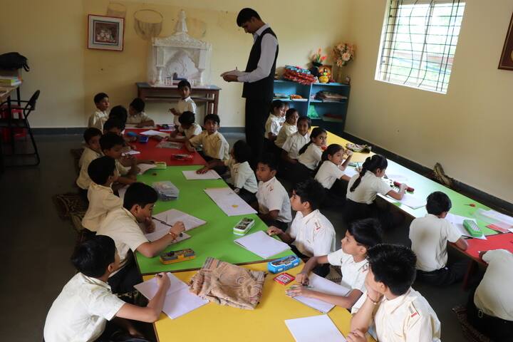 Advanced Kids Academy-Art And Craft