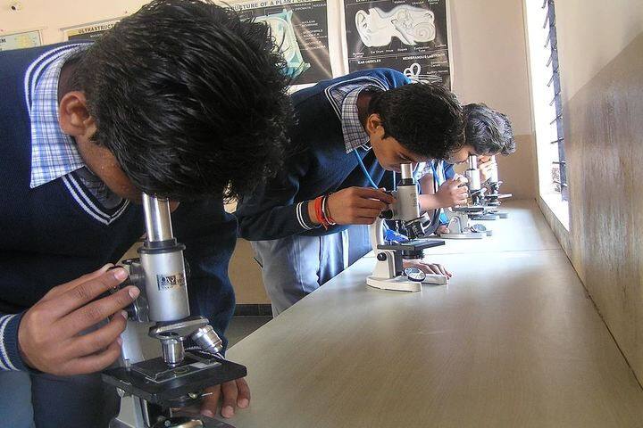 Bhandari Public School-Biology Lab