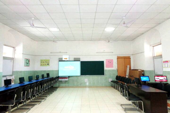 Central Public Senior Secondary School-IT Lab