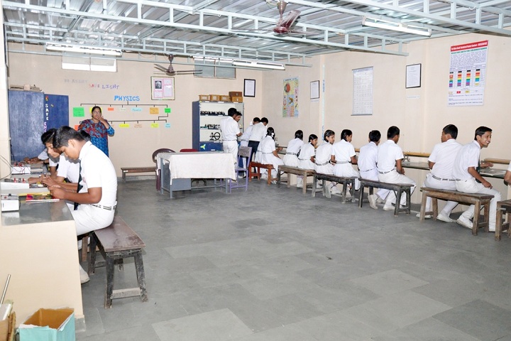 Christ Memorial School Bairagarh Bhopal - Physics lab