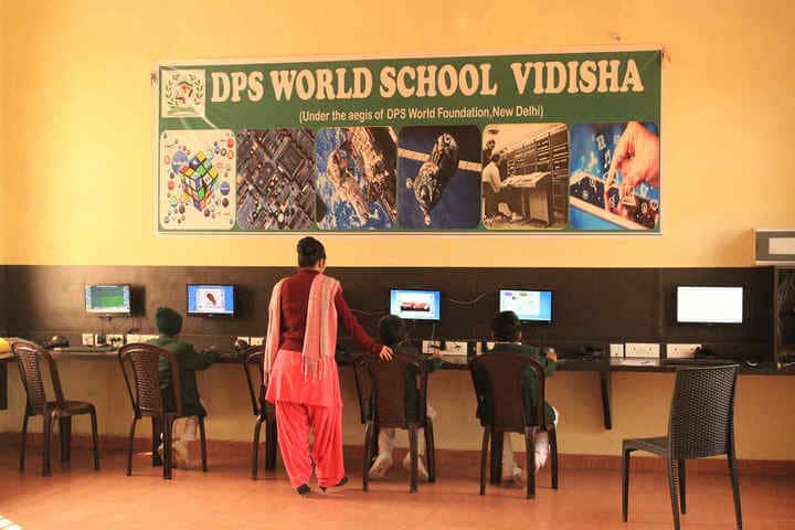 Delhi World Public School-Computer Lab