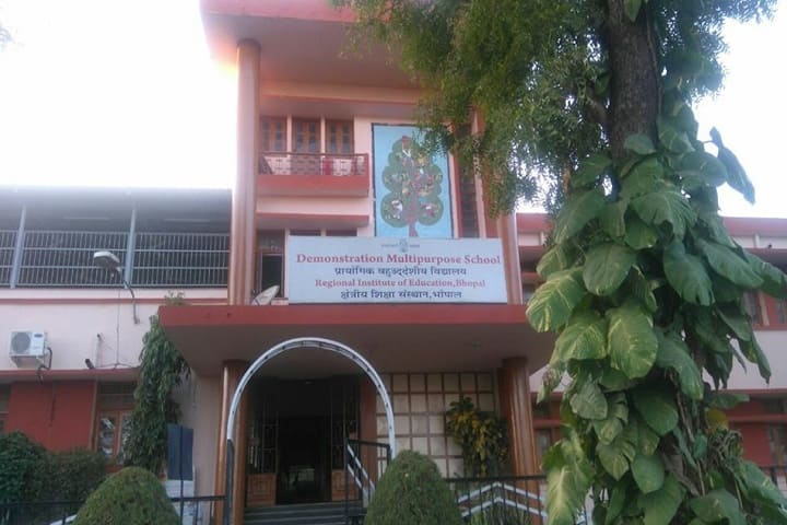 Demonstration School-Campus-View Front