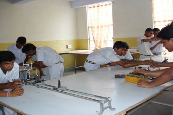 Gurukul Purv Madhyamik Vidyalaya-Physics Lab