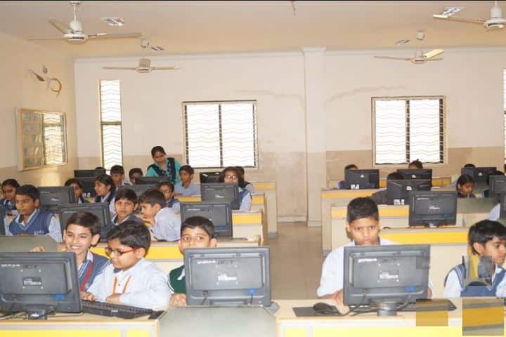 Gwalior Glory High School-Computer lab