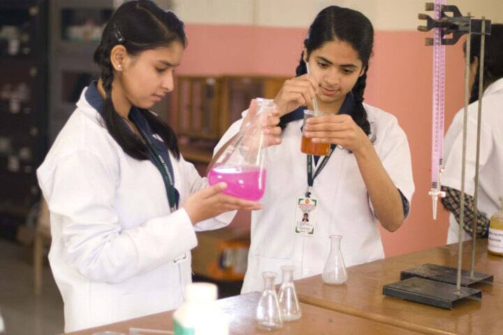 Gyanasthali Vidyalaya-Chemistry lab