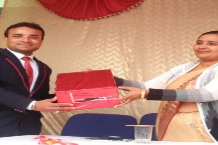 Angle high school-prize distribution
